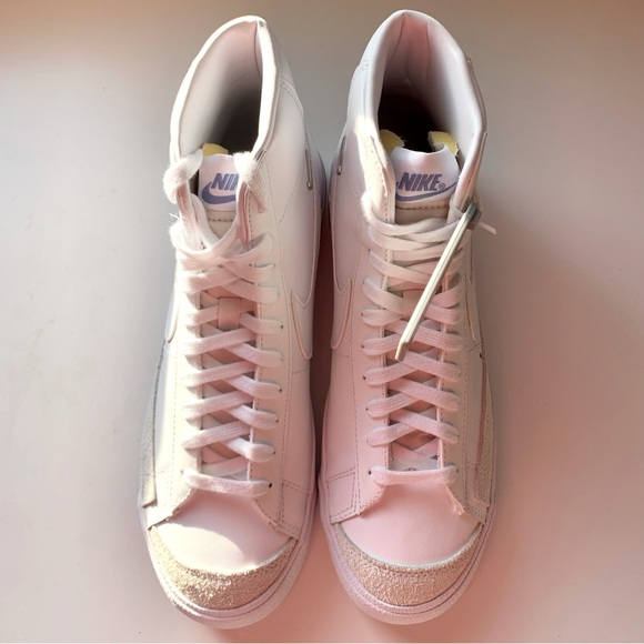 Women’s Blazer Mid ‘77 SE ‘Sisterhood White Metallic Silver’ - Picture 6 of 9